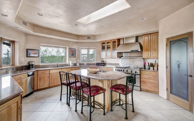 Dorthia Garden Retreat & Views