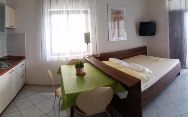 Studio ground floor with terace