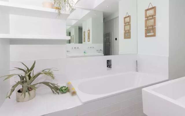 Luxury 3 Bed Town House in Angel