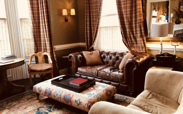 Jedediah Hawkins Inn