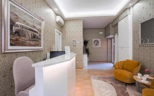 Monza City Rooms & Studios