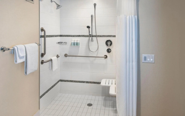 Courtyard Philadelphia South at The Navy Yard