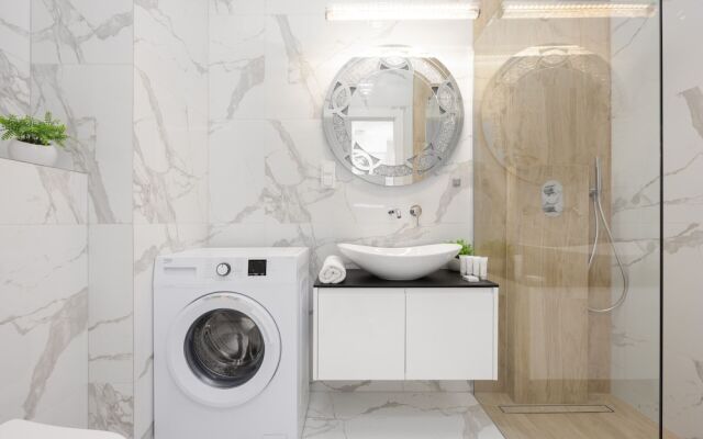 Luxurious Grey Apartment by Renters