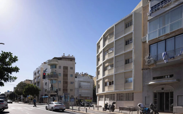 Charming 1BR Apt by Sea N' Rent