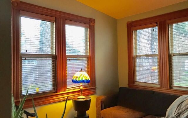 Pelton Vacation Rental