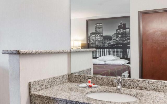 Super 8 By Wyndham Gresham Portland Area OR