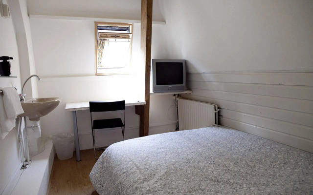 Stone Hotel And Hostel