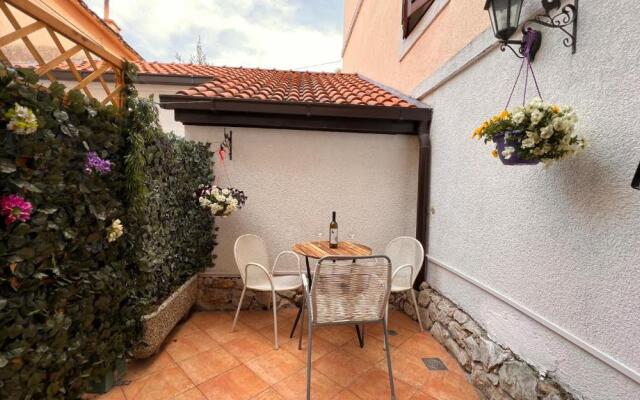 Guesthouse F