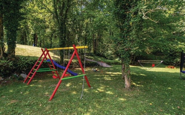 Stunning Home in Jurdani With Wifi and 2 Bedrooms