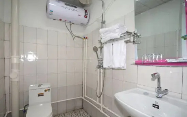 Xinzheng 1314 Theme Hotel (Henan Engineering College)