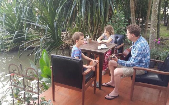 Baan Tung Boon Lom