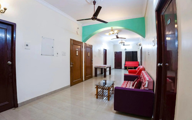 OYO 73610 Home Tree Service Apartment