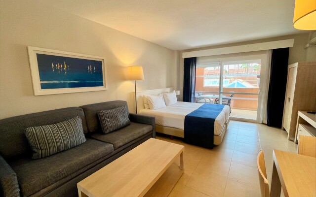 Los Amigos Beach Club Hotel