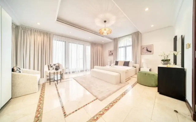 Exclusive 6BR Palm Villa w Private Pool and Beach