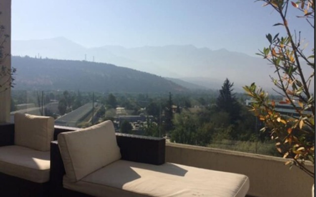 Charming Studio - w/Mountain View, Pool, & Gym