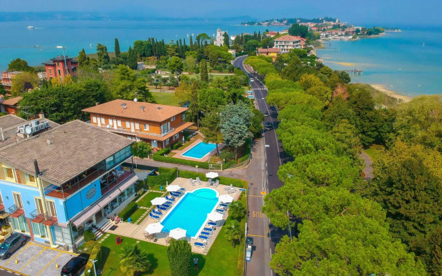 Hi Hotels Sirmione - Lakeview Pool