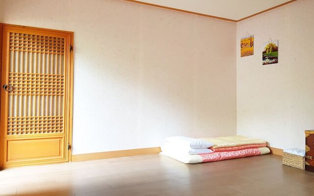 Pretty Hanok House
