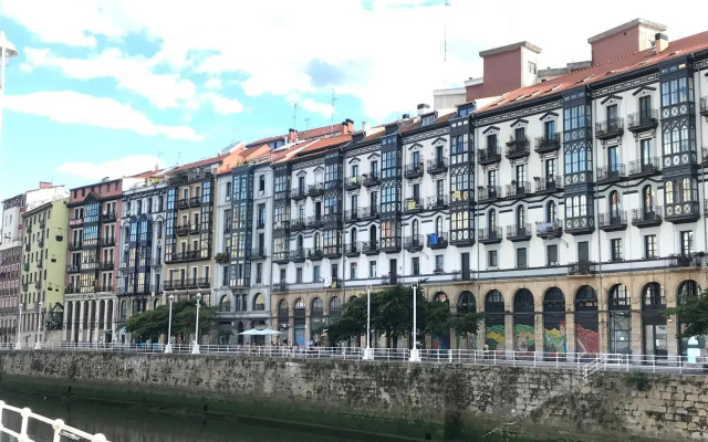 Old Town & River (Casco Viejo Bilbao) E-BI 1138