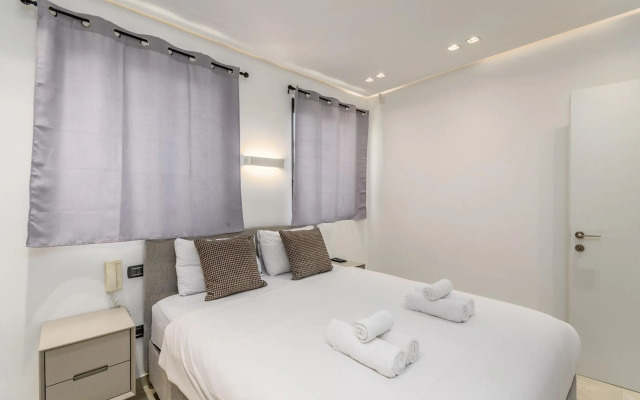 Luxury 2bdrm balcony & parking close to the Beach