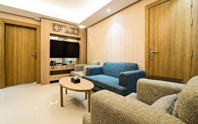 Mirnian Hotel