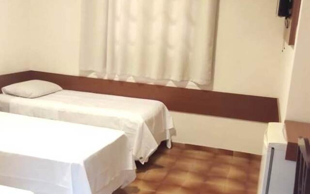 Lelis Hotel
