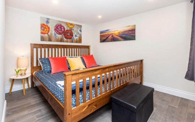 Prime Location - Luxury 1BR With King Bed - Steps From Byward Market