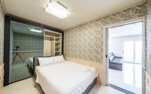 Pohang Pinewave Sea & Spa Pension