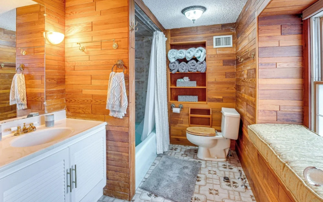 7 Mi to Newark: Montclair Vacation Rental