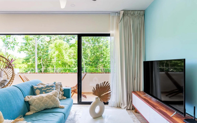 Ultra Luxury Condo, Rooftop Pool and HIGH SECURITY, Viva Residence