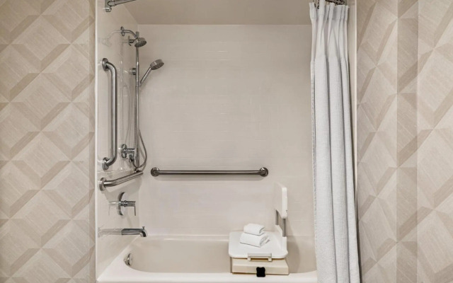 Crowne Plaza Louisville Airport Expo Ctr by IHG