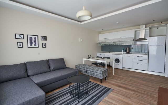 Lara Suite's