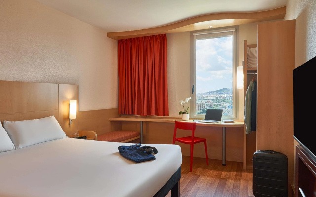 ibis Barcelona Santa Coloma - Image 6