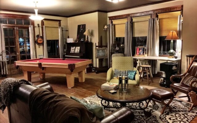 Marble Hill Inn