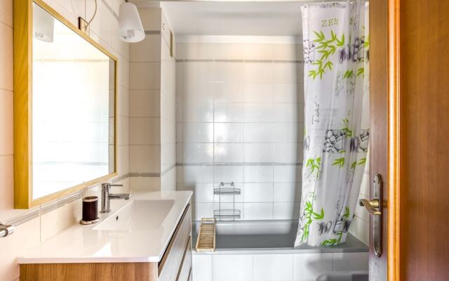 Cheerful Holiday Home in Santa Cruz near Sea Beach