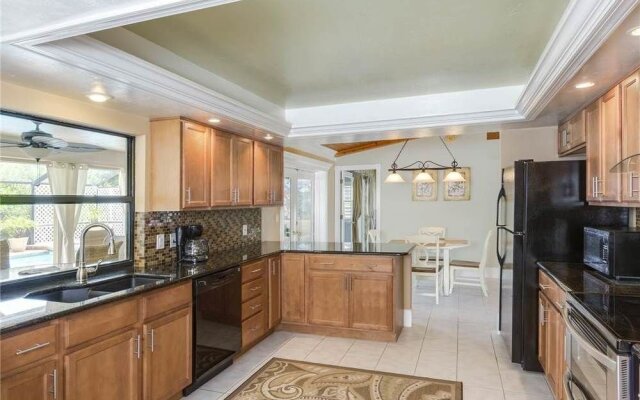 Tropical Retreat Pool Jet Spa WiFi 3 Br home by RedAwning