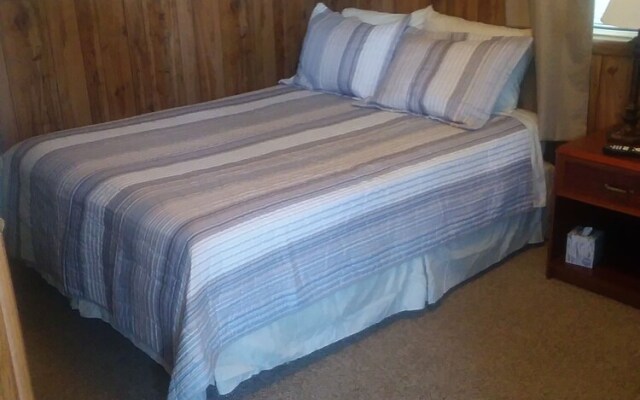 Lakes-N-Trails Motel