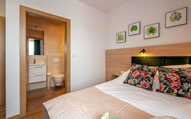 Happy Hostel & Apartments