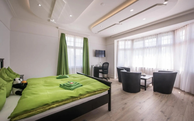 Max Aviation Villa & Apartments