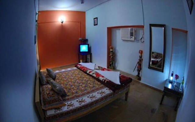 Amar Garh Hotel