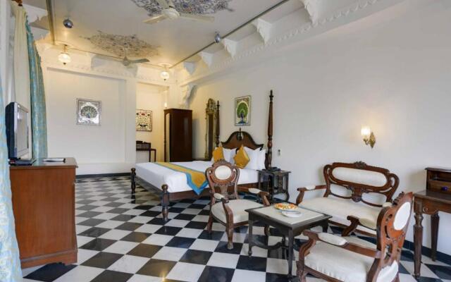 Swaroop Vilas - Lake Facing Boutique Hotel