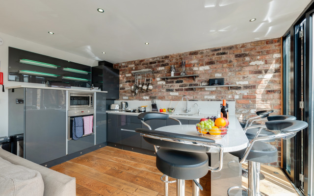 Base Serviced Apartments - Sir Thomas Street