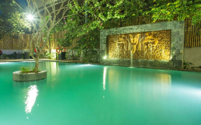 Yeak Loam Hotel