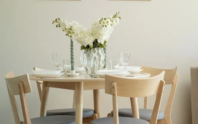 Legnicka Modern Apartment by Renters