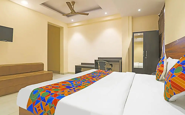 FabHotel The Happiness