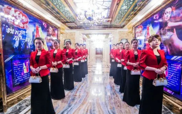 Tianlun Huangchao International Hotel(Chibi North Railway Station)