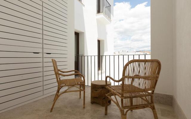 Chacon Apartments  Suites