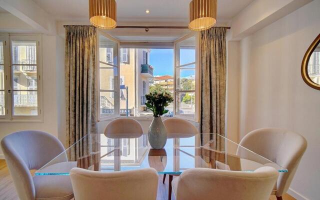 MAGNIFIQUE 3 PIECES RENOVE CANNES CENTRE 'Banane' AVEC VERANDA ! A2B88