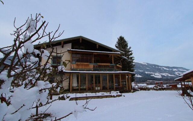 Cosy Apartment in Neukirchen near Krimmler Waterfalls