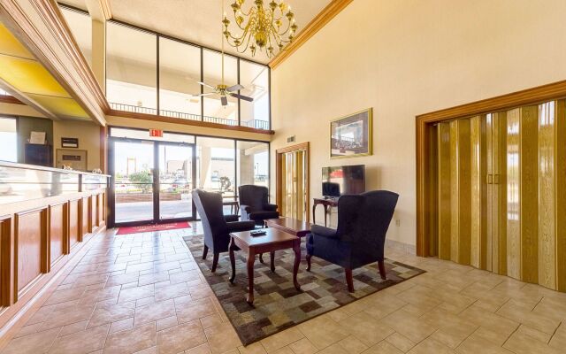 Econo Lodge Inn & Suites