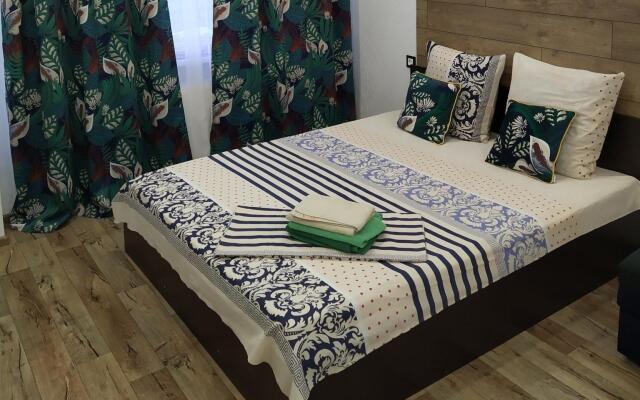 День и ночь на улице Моисеева 9Б